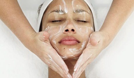 Cuidados essenciais antes e após a limpeza de pele